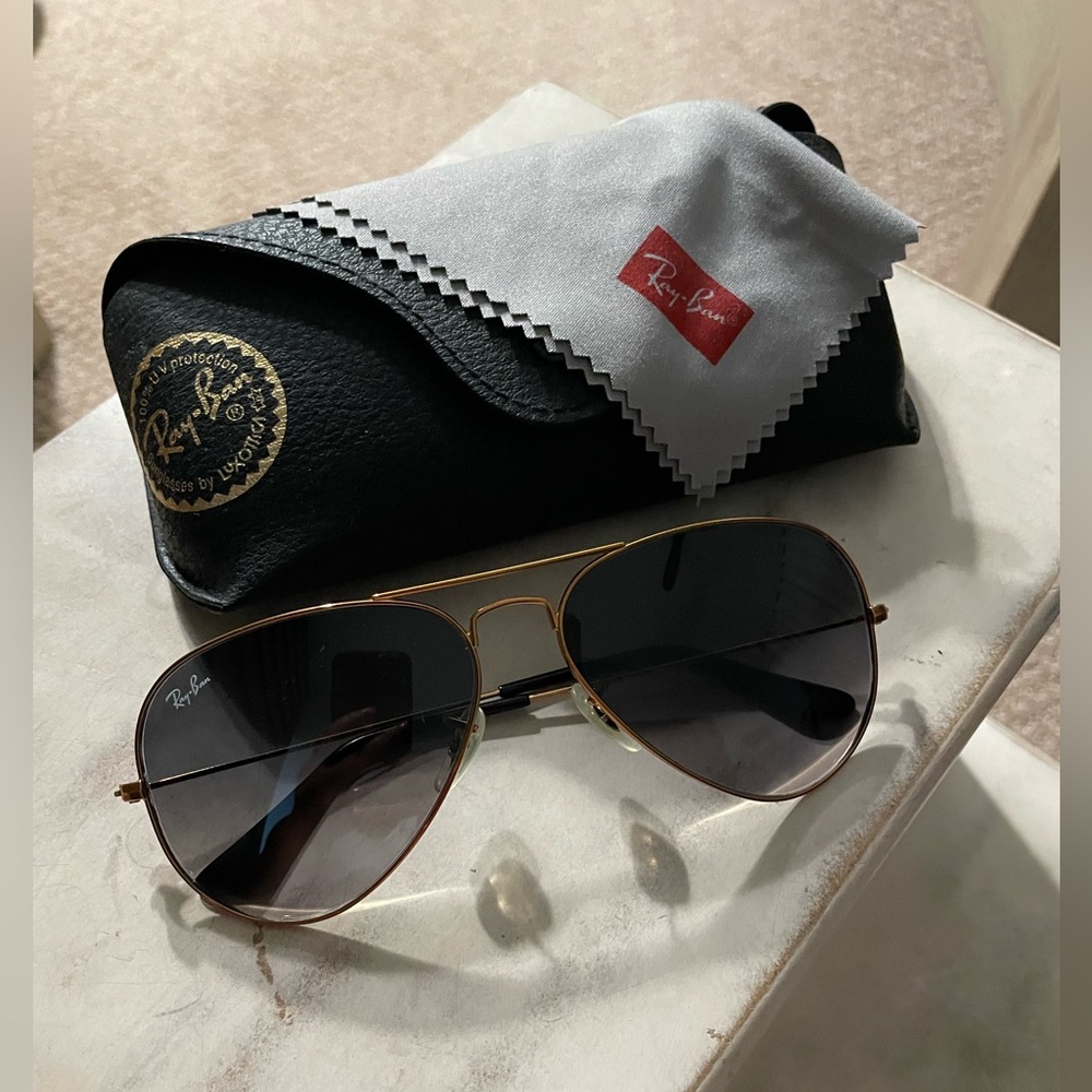 Ray-Ban Classic Gold Aviators with Blackish/Grey Lenses (Unisex)